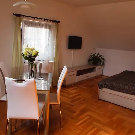 Apartment Pod Kozakovem Tatobity